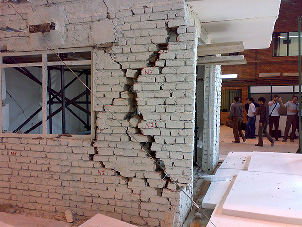 بررسی آسیب پذیری ساختمان آجری در زلزله